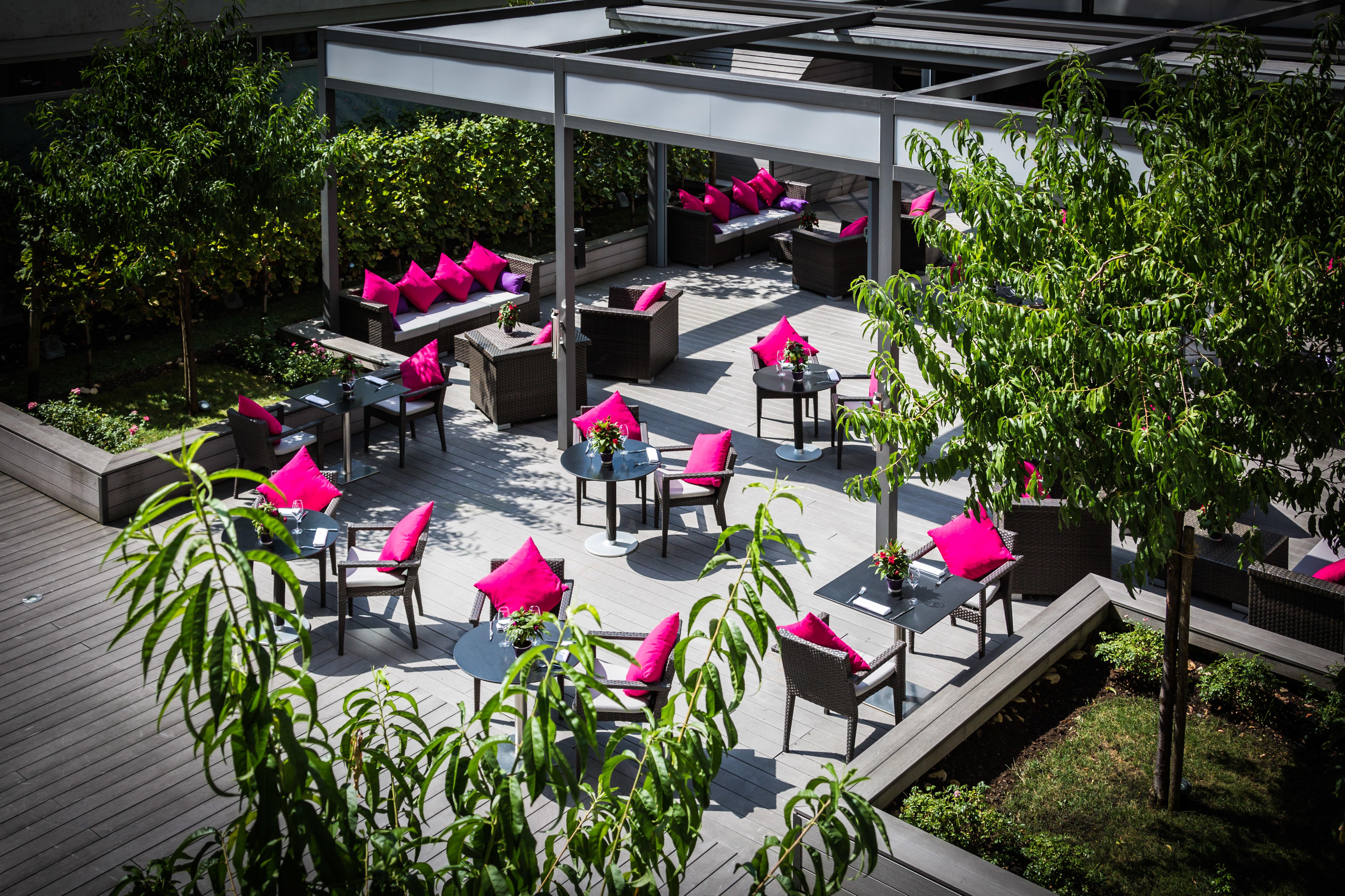 Sofitel Strasbourg Grande Ile Hotell Exteriör bild The Terrace at the Hotel